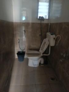 Common Bathroom Image of 1000 Sq.ft 2 BHK Apartment / Flat for rent in Green Wood, Hadapsar Pune for Rs. 20000