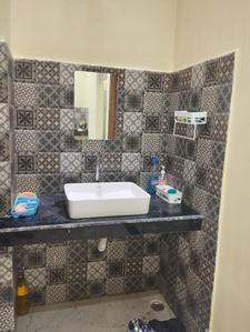 Bathroom Image of 1000 Sq.ft 2 BHK Independent House for rent in Uattardhona Lucknow for Rs. 13000