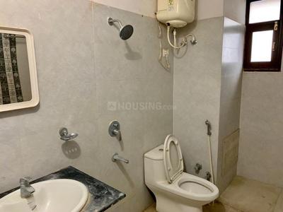Bathroom Image of 1750 Sq.ft 3 BHK Apartment / Flat for rent in Aarohan Crystel Link Apartment, Amausi Lucknow for Rs. 38000