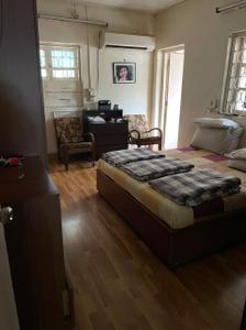 Bedroom Image of 900 Sq.ft 2 BHK Apartment / Flat for sale in Juhu Mumbai for Rs. 30000000