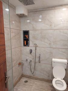 Bathroom Image of 1350 Sq.ft 3 BHK Builder Floor for rent in Shalimar Bagh New Delhi for Rs. 49000