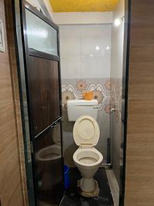 Bathroom Image of 320 Sq.ft 1 BHK Apartment / Flat for rent in Naigoan CHS, Dadar East Mumbai for Rs. 24000