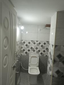 Bathroom Image of 700 Sq.ft 1 BHK Apartment / Flat for rent in Hafeezpet Hyderabad for Rs. 18500