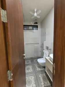 Bathroom Image of 1800 Sq.ft 3 BHK Independent House for rent in Rajouri Garden New Delhi for Rs. 70000