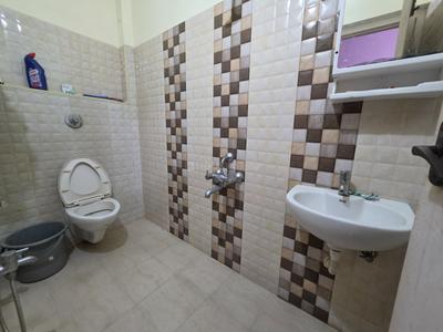 Bathroom Image of 1302 Sq.ft 3 BHK Apartment / Flat for sale in Rampon The Sapthagiri Garden, Pallikaranai Chennai for Rs. 8000000