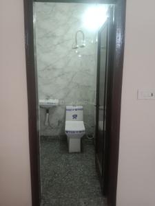 Bathroom Image of 600 Sq.ft 2 BHK Independent House for rent in Ramesh Nagar New Delhi for Rs. 18000