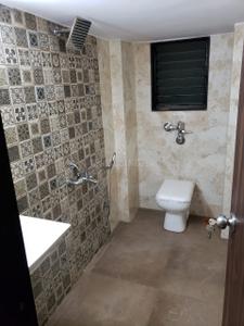 Bathroom Image of 750 Sq.ft 2 BHK Apartment / Flat for rent in Wellington Apartment, Andheri West Mumbai for Rs. 90000