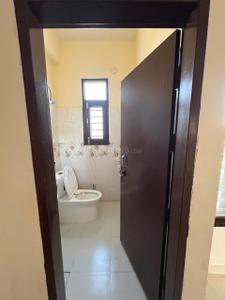 Bathroom Image of 500 Sq.ft 1 BHK Independent House for rent in Sector 49 Noida for Rs. 11000