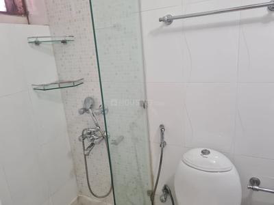 Bathroom Image of 800 Sq.ft 1 BHK Builder Floor for rent in Maharani Bagh New Delhi for Rs. 40000