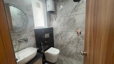 Bathroom Image of 650 Sq.ft 1 BHK Apartment / Flat for rent in Sector 14 Gurgaon for Rs. 32000