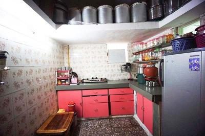 Kitchen Image of 666 Sq.ft 2 BHK Apartment / Flat for sale in Ranip Ahmedabad for Rs. 4000000
