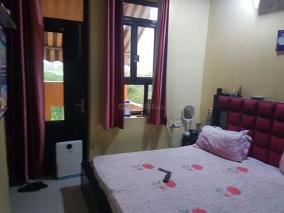 Bedroom Image of 1600 Sq.ft 3 BHK Builder Floor for rent in Punjabi Bagh New Delhi for Rs. 75000