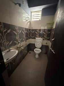 Bathroom Image of 650 Sq.ft 1.5 BHK Apartment / Flat for sale in Nipania Indore for Rs. 3300000