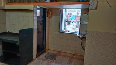 Kitchen Image of 250 Sq.ft 1 RK Apartment / Flat for rent in Girgaon Mumbai for Rs. 25000