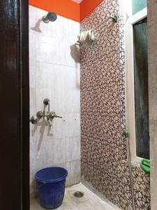 Common Bathroom One Image of 600 Sq.ft 1 BHK Apartment / Flat for rent in Rishabh Cloud 9 Towers, Vaishali Ghaziabad for Rs. 24000
