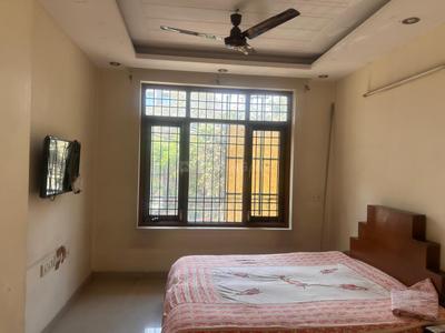 Bedroom Image of 950 Sq.ft 3 BHK Apartment / Flat for sale in Naraina New Delhi for Rs. 18000000