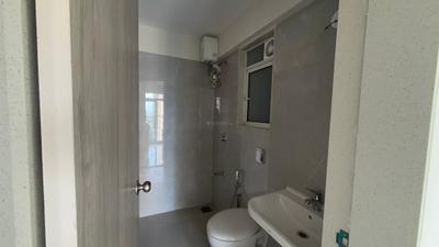 Bathroom Image of 520 Sq.ft 1 BHK Apartment / Flat for rent in Swastik Platinum, Vikhroli East Mumbai for Rs. 39000