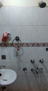 Bathroom Image of 753 Sq.ft 1 BHK Apartment / Flat for rent in DDA Sector Pocket B C, Vasant Kunj New Delhi for Rs. 27000