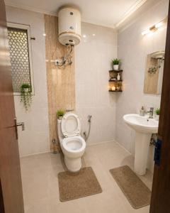 Bathroom Image of White House residency in DLF Phase 3, Gurgaon