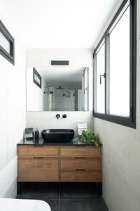 Kitchen Image of 2150 Sq.ft 4 BHK Apartment / Flat for sale in Bandra West Mumbai for Rs. 105000000