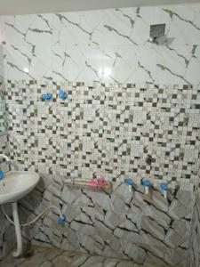 Bathroom Image of 350 Sq.ft 1 BHK Independent House for rent in Navi Kot Nandana Lucknow for Rs. 7000