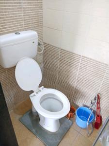 Common Bathroom Two Image of 405 Sq.ft 1 BHK Apartment / Flat for rent in Worli Mumbai for Rs. 35001