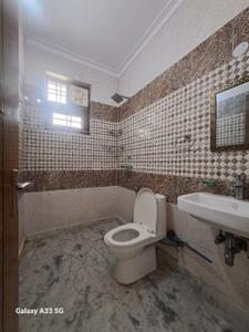 Bathroom Image of 1550 Sq.ft 2 BHK Builder Floor for rent in Palam Vihar Gurgaon for Rs. 36000