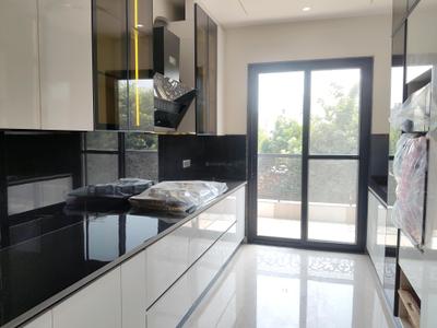 Kitchen Image of 2400 Sq.ft 4 BHK Apartment / Flat for rent in Swaraj Homes Abhinandan CGHS, Sector 51 Gurgaon for Rs. 55000