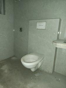 Common Bathroom Image of 630 Sq.ft 1 BHK Apartment / Flat for rent in Akshar Altorios, Amanora Park Town Pune for Rs. 25000