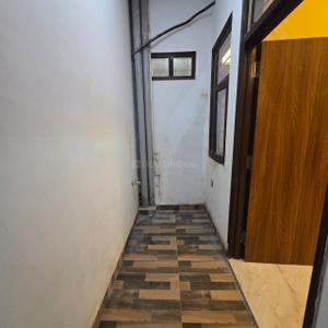Balcony Image of 850 Sq.ft 2 BHK Builder Floor for sale in Pandav Nagar Ghaziabad for Rs. 3178000