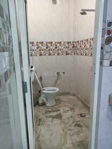 Bathroom Image of 800 Sq.ft 2 BHK Builder Floor for rent in Preet Vihar New Delhi for Rs. 17000