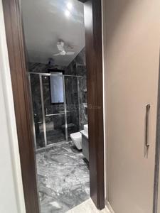 Bathroom Image of 2700 Sq.ft 3 BHK Builder Floor for rent in Swaraj Homes RWA Hauz Khas Block C 1, Safdarjung Development Area New Delhi for Rs. 300000