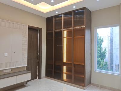 Bedroom Image of 1800 Sq.ft 3 BHK Builder Floor for sale in Paschim Vihar New Delhi for Rs. 42500000