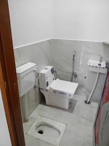 Bathroom Image of 1600 Sq.ft 3 BHK Builder Floor for rent in Gokulpura Jaipur for Rs. 15000