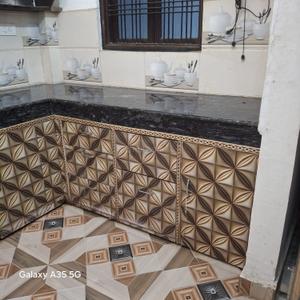Kitchen Image of 1300 Sq.ft 3 BHK Builder Floor for rent in Krishna Nagar Lucknow for Rs. 18000