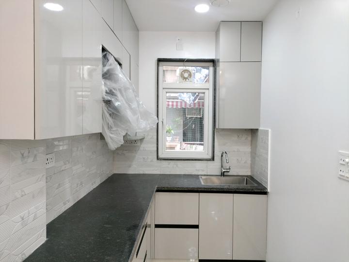 Surya Lavish Floor Main Image 1