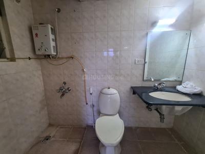 Bathroom Image of 1600 Sq.ft 2 BHK Apartment / Flat for rent in Embassy Heritage, Malleswaram Bengaluru for Rs. 60000