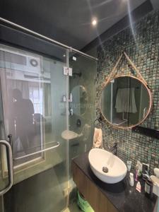 Bathroom Image of 1400 Sq.ft 2 BHK Apartment / Flat for rent in Sabari Shobha, Chembur Mumbai for Rs. 150000