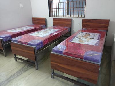 Bedroom Image of Sri Venkateshwara Ladies PG in Ambattur Industrial Estate, Chennai