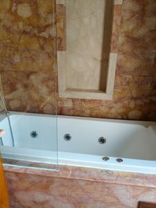 Bathroom Image of 3375 Sq.ft 4 BHK Independent House for rent in Jor Bagh New Delhi for Rs. 400000