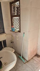 Bathroom Image of 700 Sq.ft 1 RK Apartment / Flat for rent in Sector 19 Noida for Rs. 19000