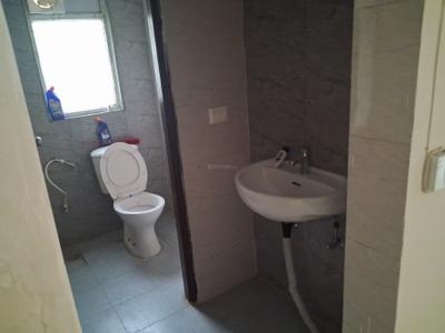 Bathroom Image of 585 Sq.ft 1 BHK Apartment / Flat for rent in Amrapali Dream Valley 2, Noida Extension Greater Noida for Rs. 16200