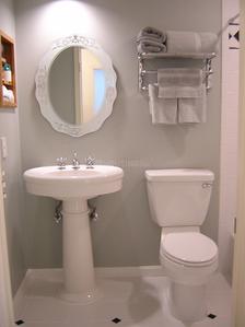 Bathroom Image of 4500 Sq.ft 7 BHK Apartment / Flat for sale in Kedarnath Apartment, Andheri West Mumbai for Rs. 200000000