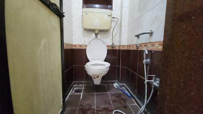 Implosion CHS Bathroom One 4