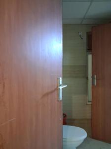 Common Bathroom Image of 1295 Sq.ft 3 BHK Apartment / Flat for sale in Supertech Ecociti, Sector 137 Noida for Rs. 13500000