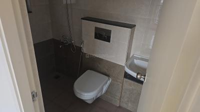 Bathroom Image of 600 Sq.ft 1 BHK Apartment / Flat for rent in Mahindra Happinest Tathawade, Tathawade Pune for Rs. 21000