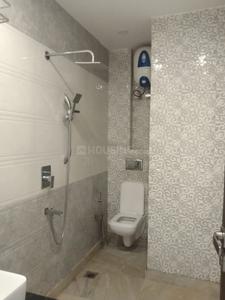 Bathroom Image of 900 Sq.ft 2 BHK Independent House for rent in Ramesh Nagar New Delhi for Rs. 40000