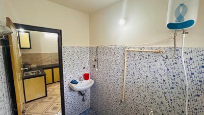 Bathroom Image of 650 Sq.ft 2 BHK Apartment / Flat for rent in Derlakatte Mangalore for Rs. 17000