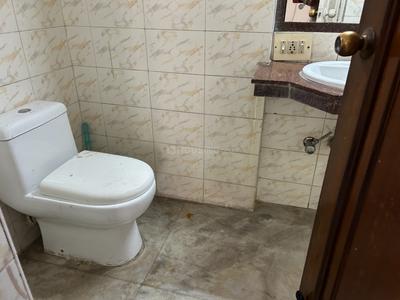 Bathroom Image of 1165 Sq.ft 2 BHK Apartment / Flat for rent in Alipore Kolkata for Rs. 60000
