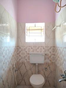 Common Bathroom Image of 850 Sq.ft 2 BHK Independent House for rent in Rayasandra Bengaluru for Rs. 17000
